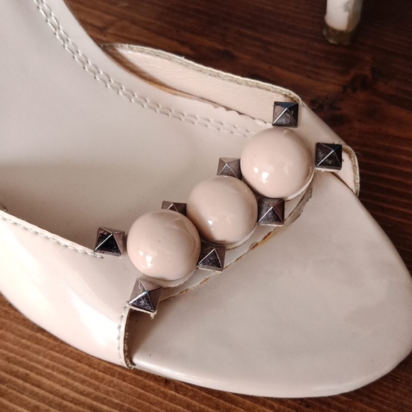 Heels - Picture 9 of 16